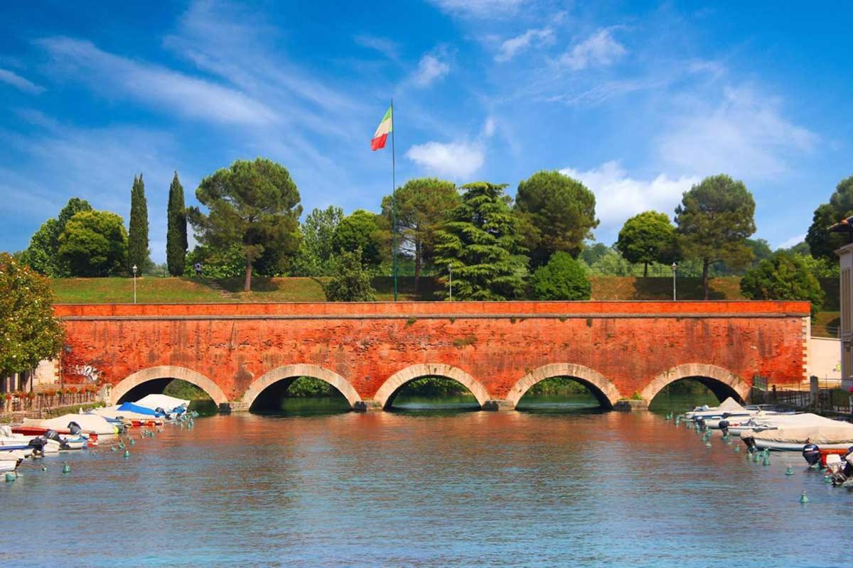 Fiori Sull'Acqua Apartments Peschiera del Garda Dış mekan fotoğraf